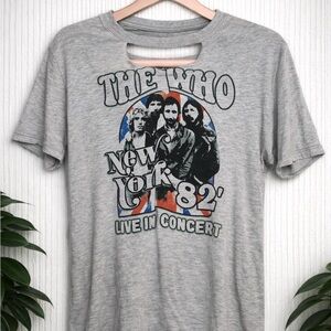 The Who New York ’82 Concert Graphic Choker Tee Medium Y2K Rock Band Shirt